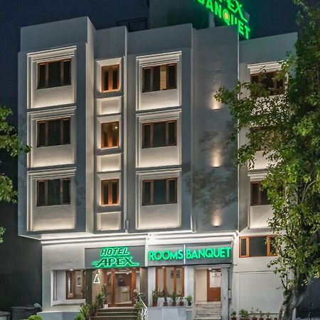 Hotel Apex Сурат Экстерьер фото
