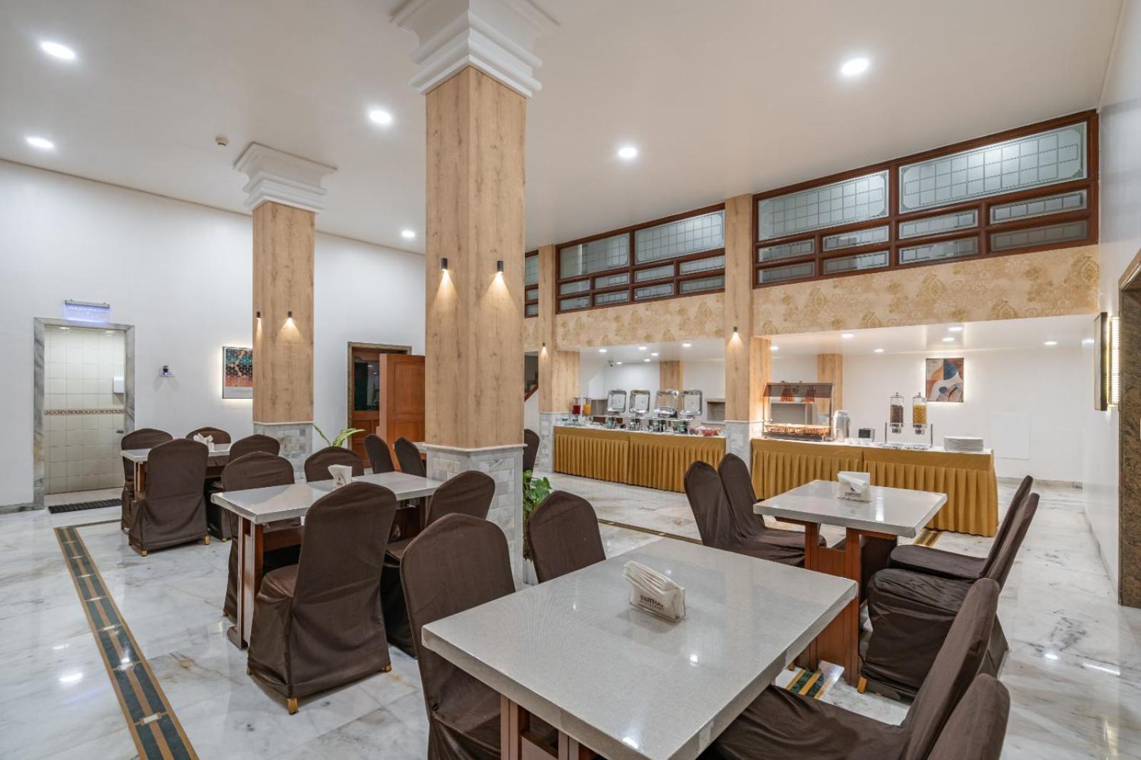 Hotel Apex Сурат Экстерьер фото
