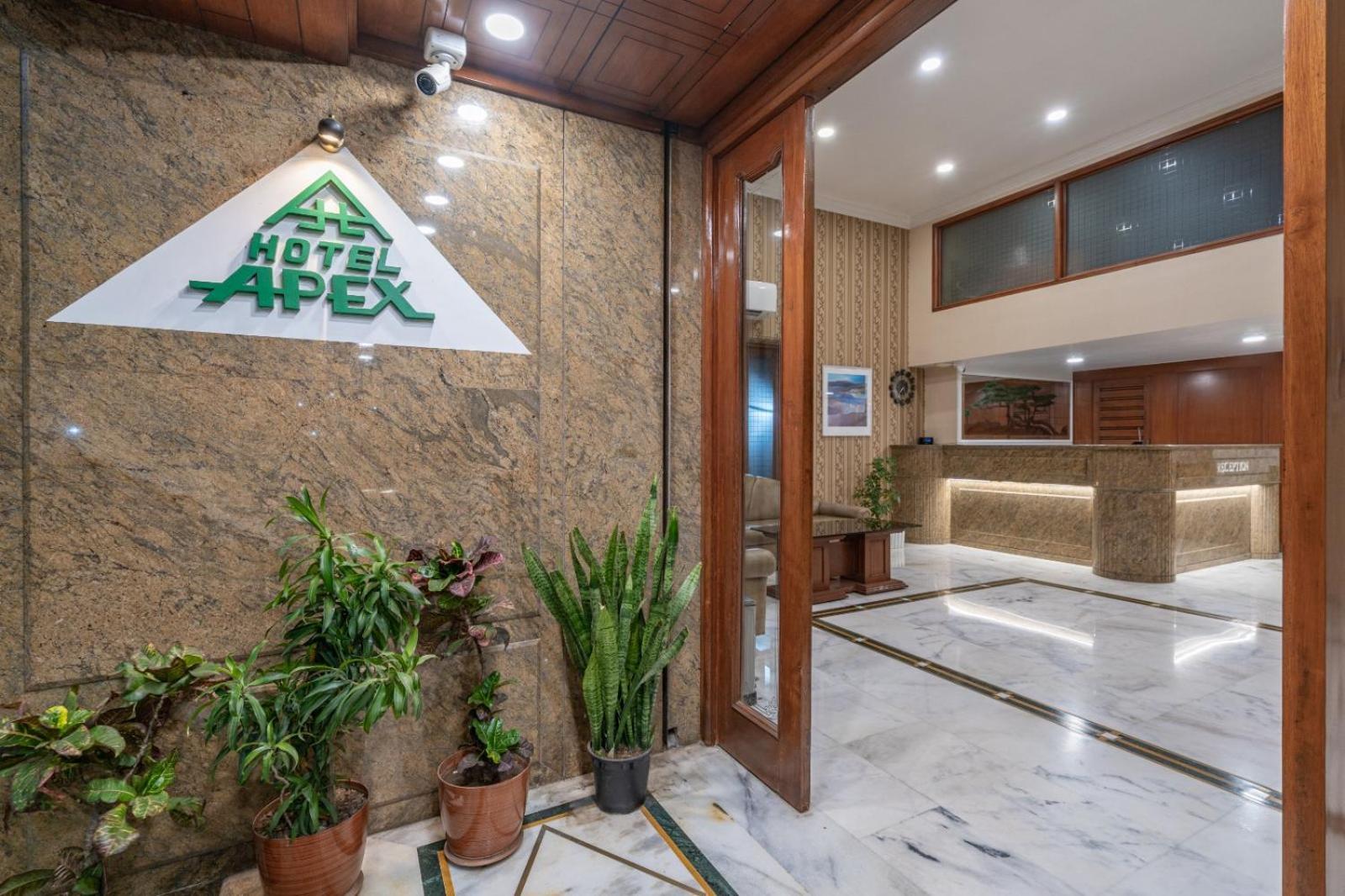 Hotel Apex Сурат Экстерьер фото
