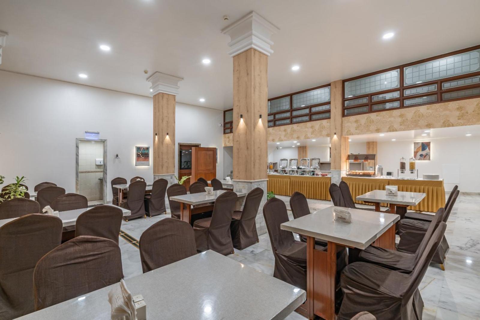 Hotel Apex Сурат Экстерьер фото
