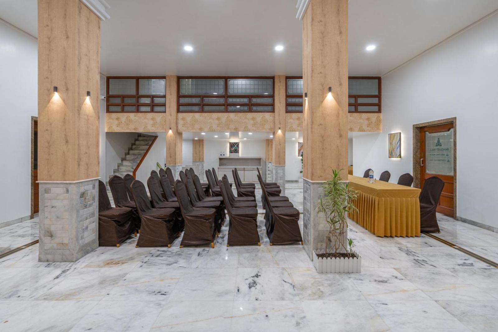 Hotel Apex Сурат Экстерьер фото
