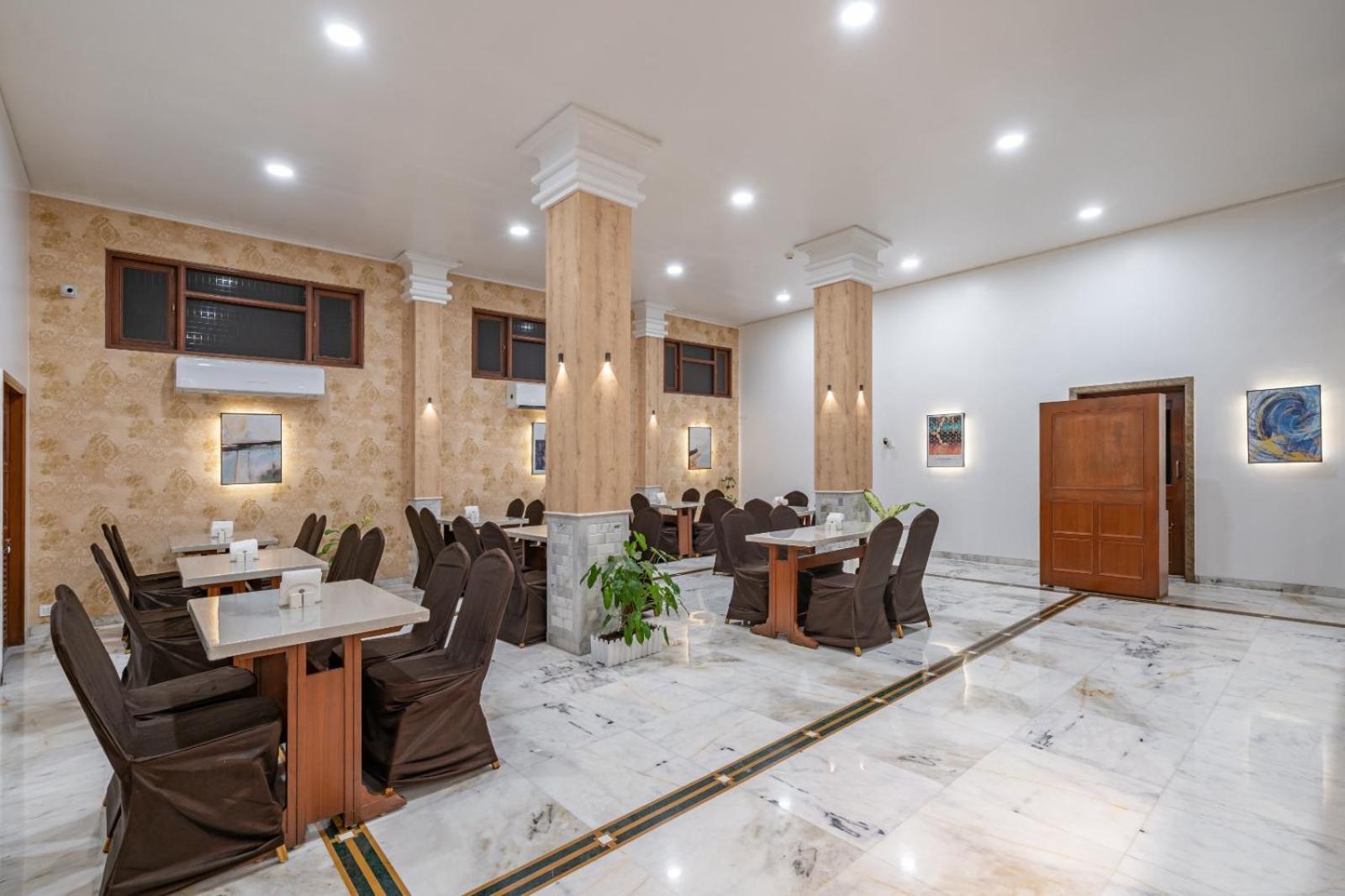 Hotel Apex Сурат Экстерьер фото