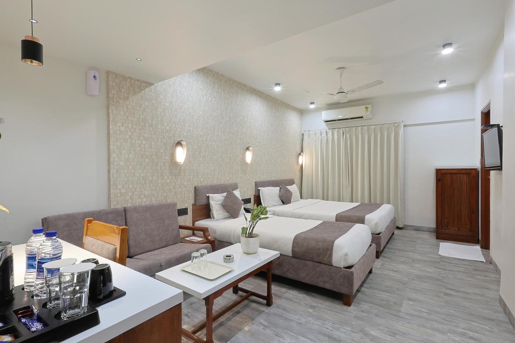 Hotel Apex Сурат Экстерьер фото