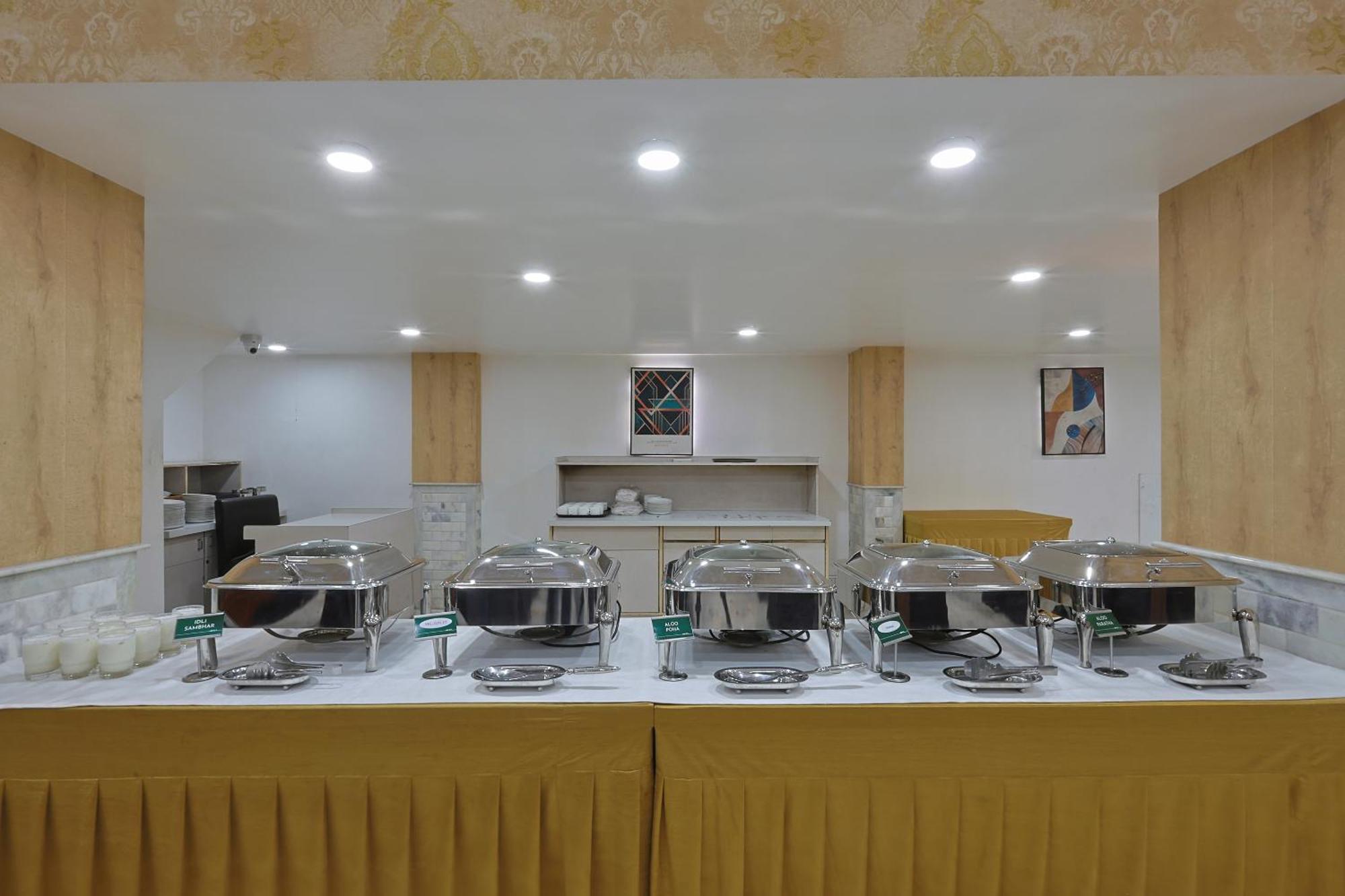 Hotel Apex Сурат Экстерьер фото