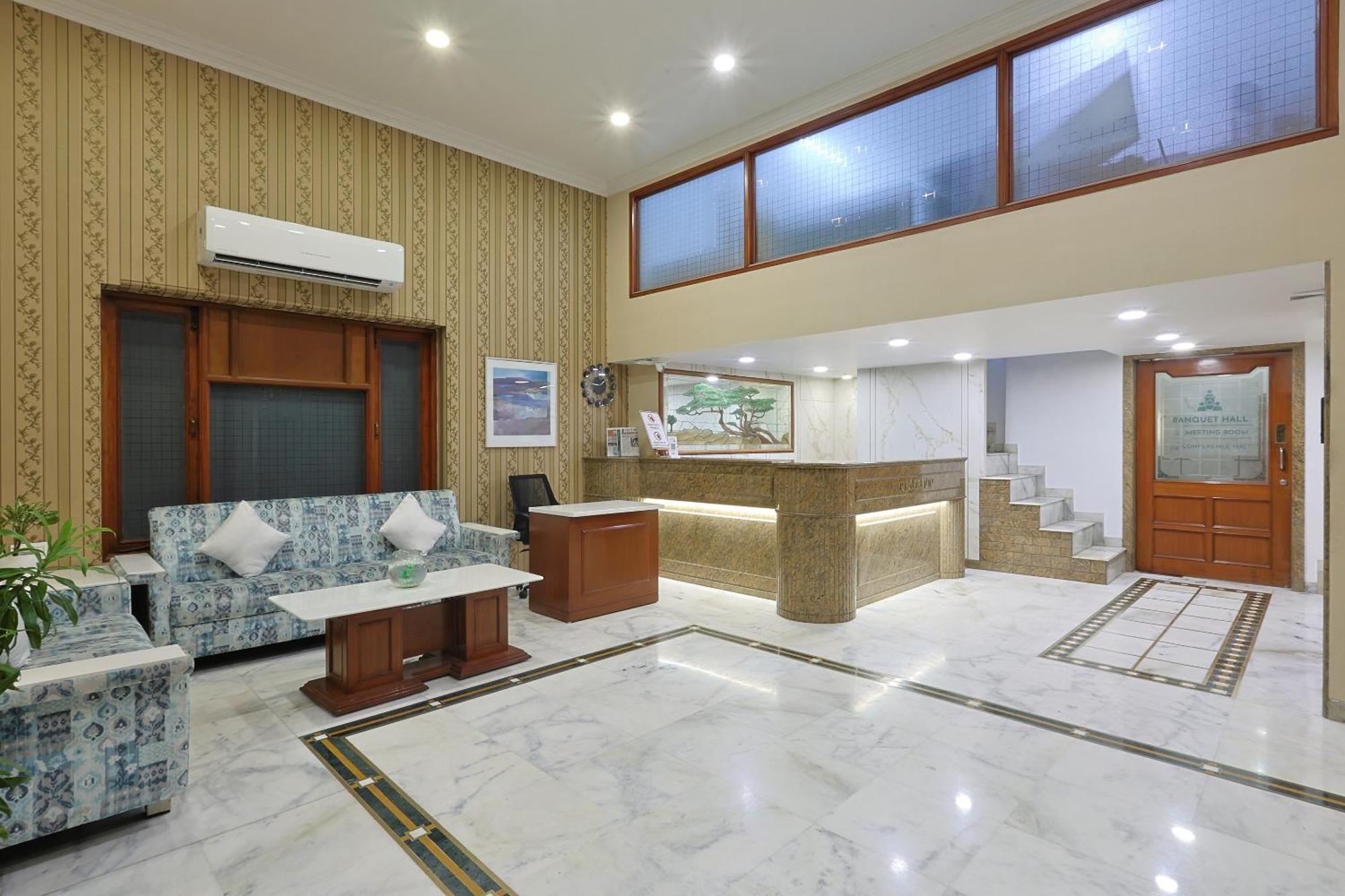 Hotel Apex Сурат Экстерьер фото