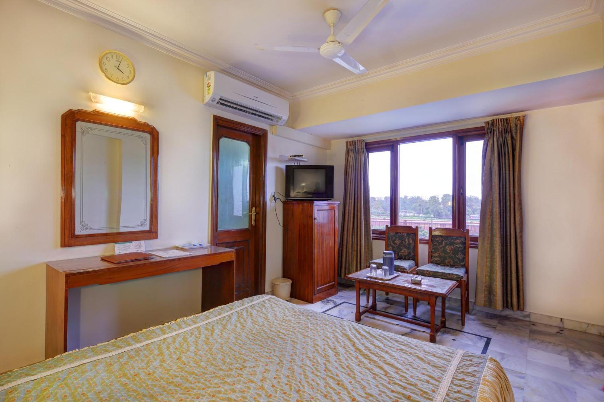 Hotel Apex Сурат Экстерьер фото